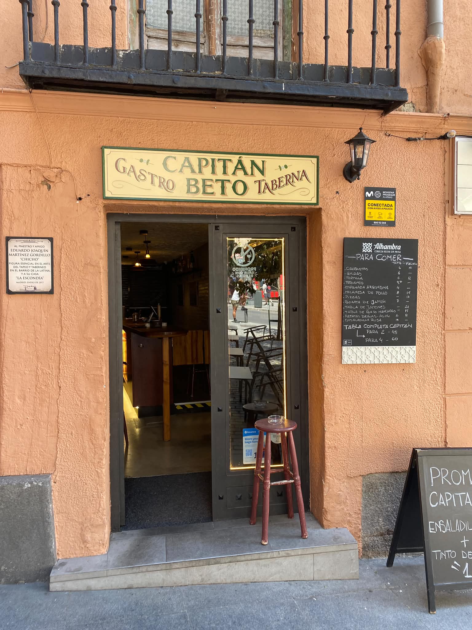 Fachada Capitán Beto